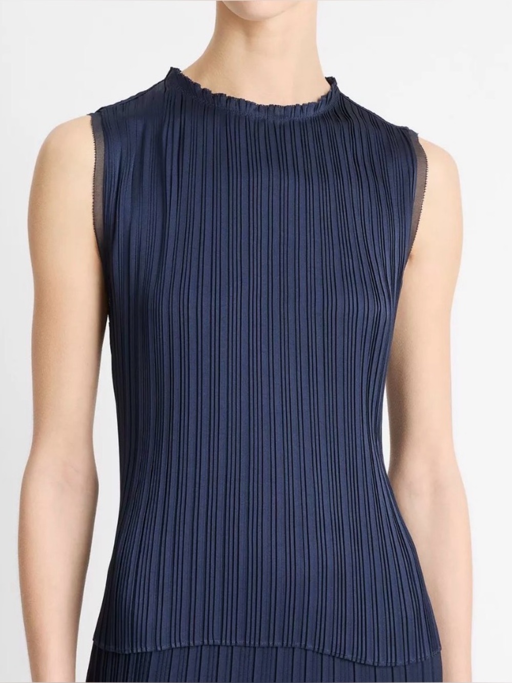 VINCE NAVY BLUE MICRO PLEATED SLEEVELESS BLOUSE SZ XS